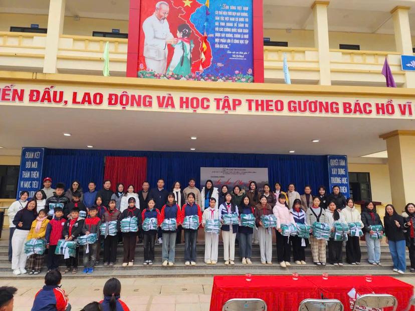 CÔNG ĐOÀN PISA TRAO “ÁO ẤM CHO EM” VÙNG BIÊN GIỚI